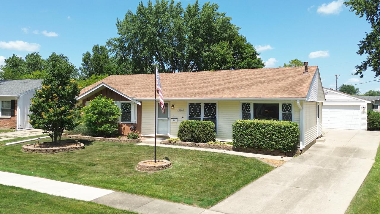 720 Suffolk Pl., Streamwood, IL 60107