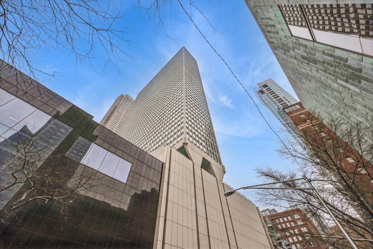 111 E Chestnut St. #17K, Chicago, IL 60611