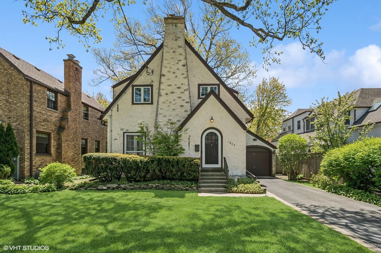 1442 Asbury Ave., Winnetka, IL 60093