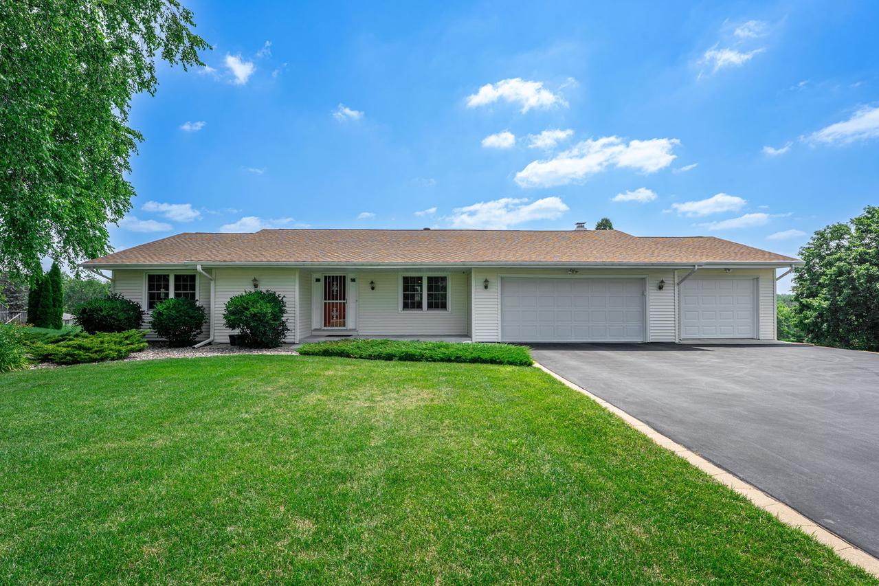 12581 Greensview Dr., Roscoe, IL 61073