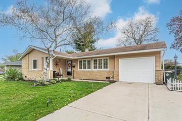 471 Lilac Ln., Elk Grove Village, IL 60007