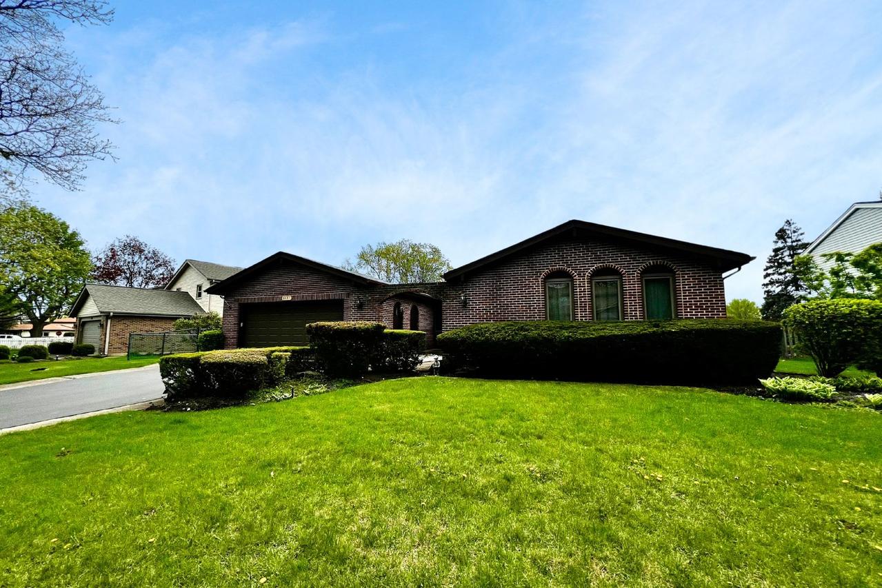 1121 E Cooper Dr., Palatine, IL 60074