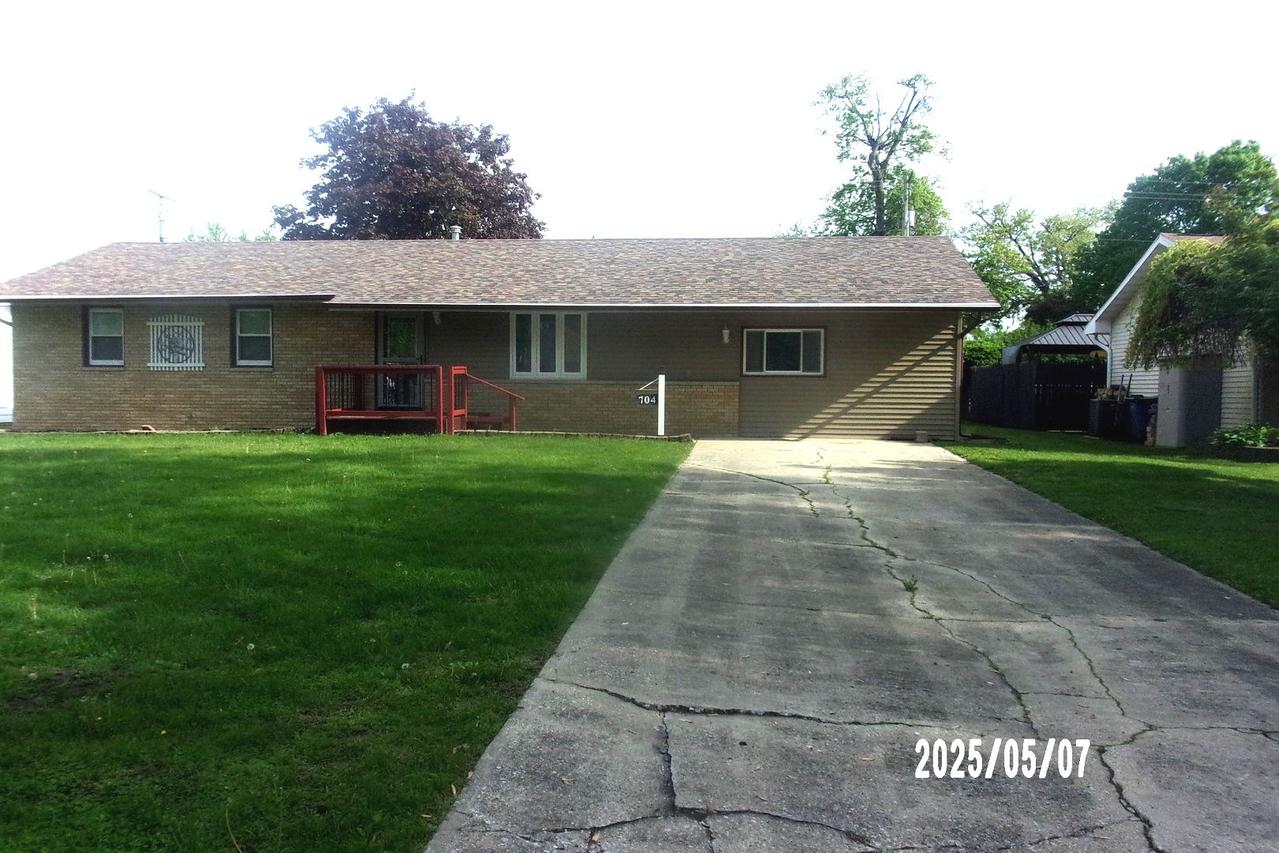 704 E Sycamore St., Watseka, IL 60970