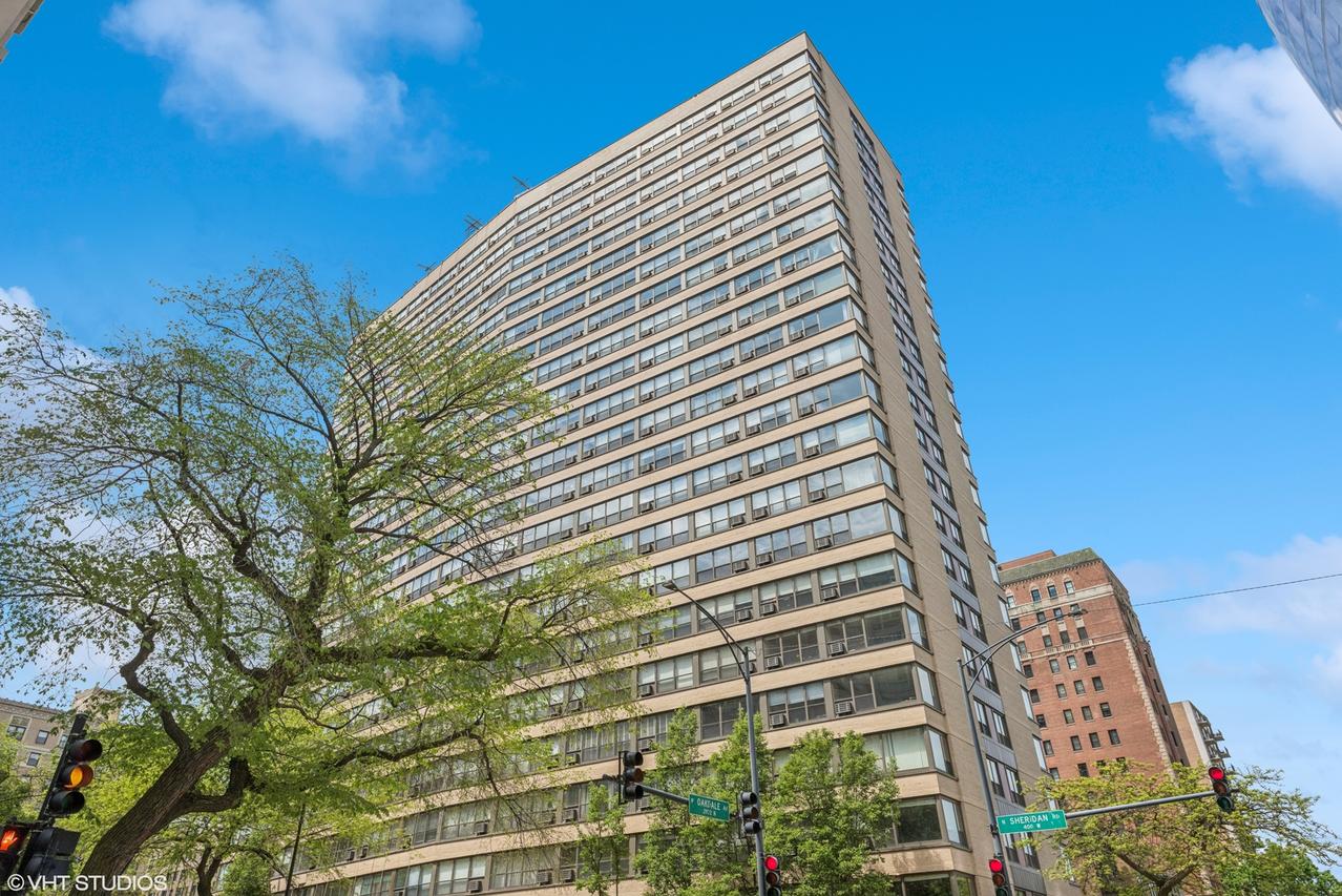 2930 N Sheridan Rd. #1512, Chicago, IL 60657