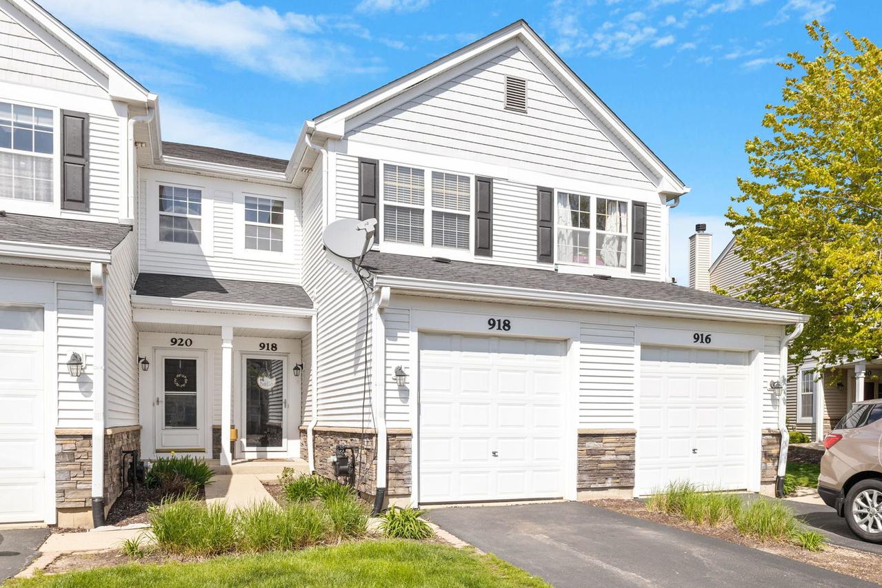 918 Genesee Dr., Naperville, IL 60563
