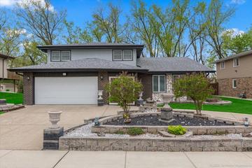 8433 W Sun Valley Dr., Palos Hills, IL 60465