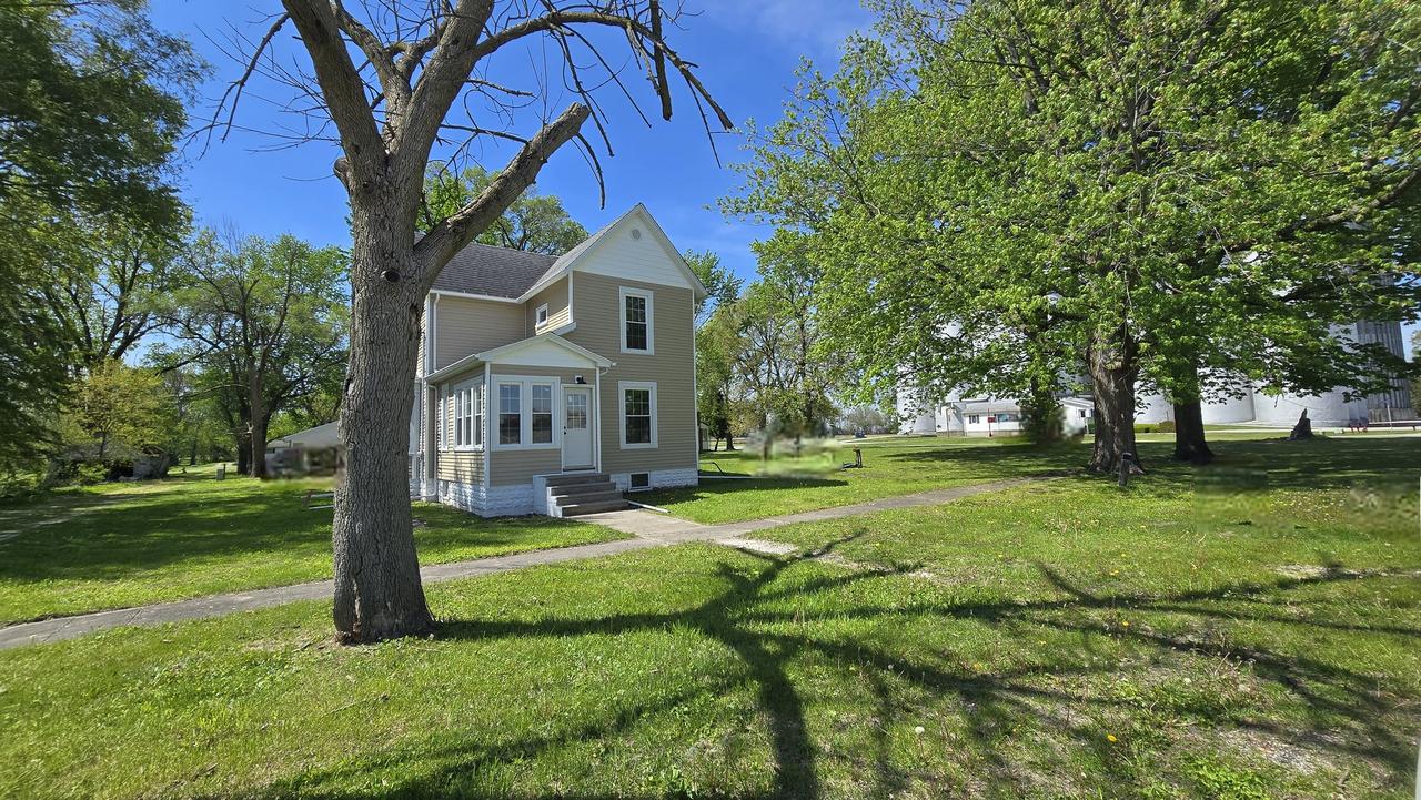140 E Walnut St., Sheldon, IL 60966