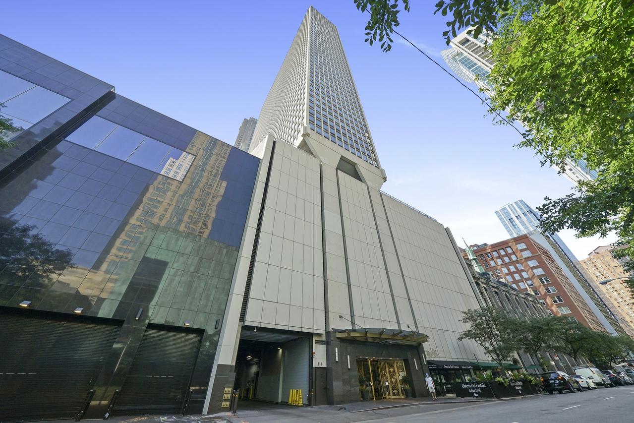 111 E Chestnut St. #2B-18, Chicago, IL 60611