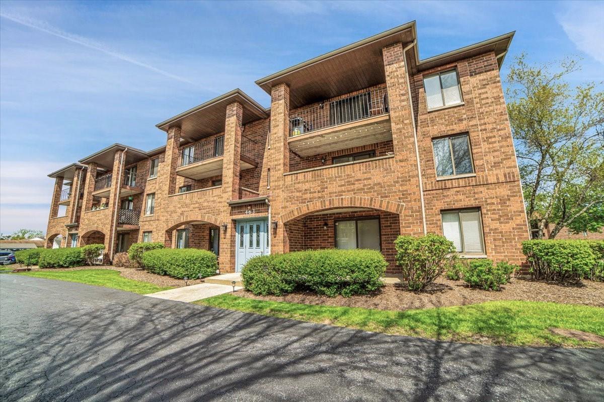 463 Valley Dr. #303, Naperville, IL 60563
