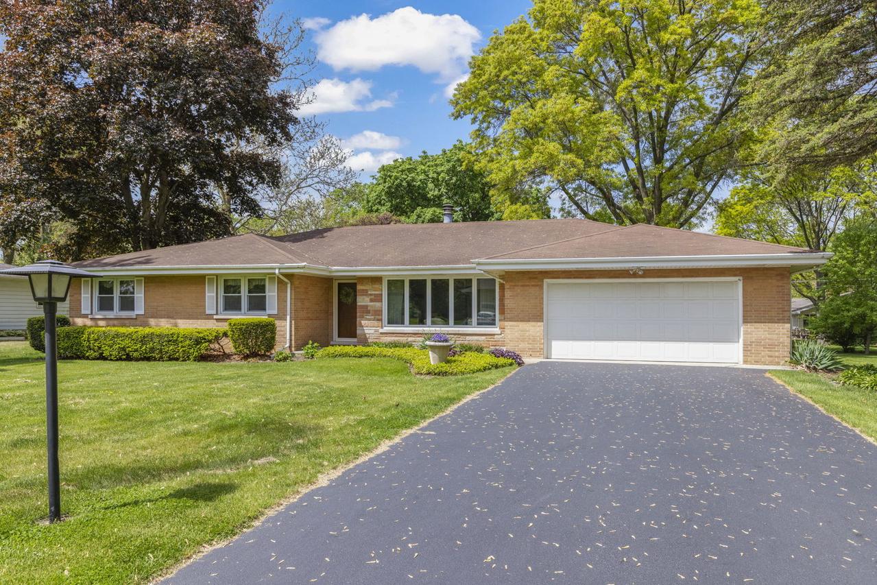 350 S Kenilworth Ave., Glen Ellyn, IL 60137