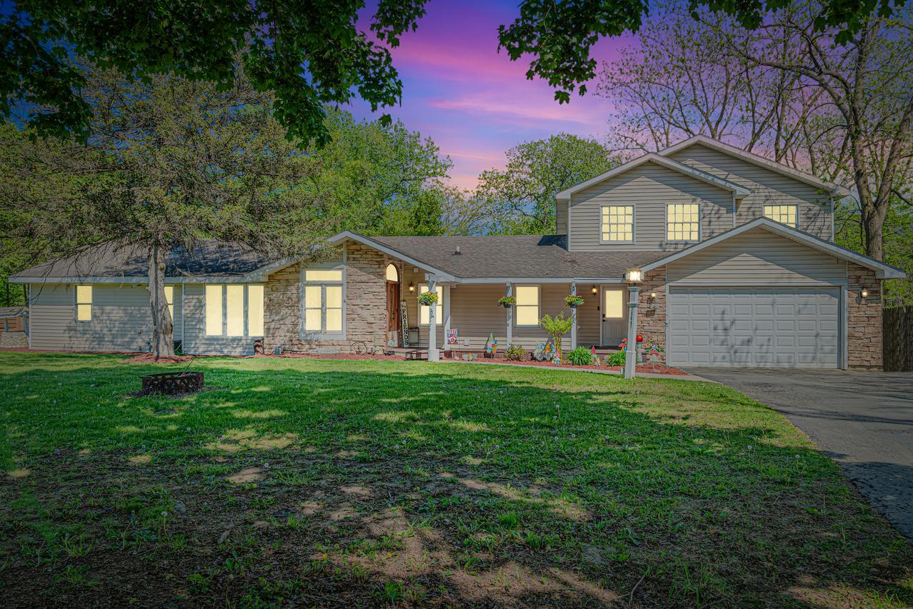 25647 W Old Grand Ave., Ingleside, IL 60041
