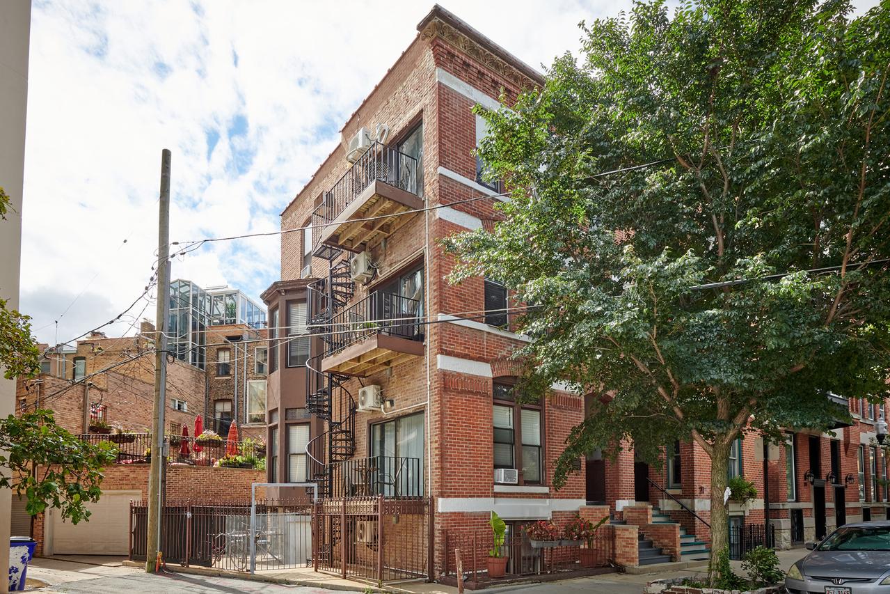 213 W Wisconsin St., Chicago, IL 60614