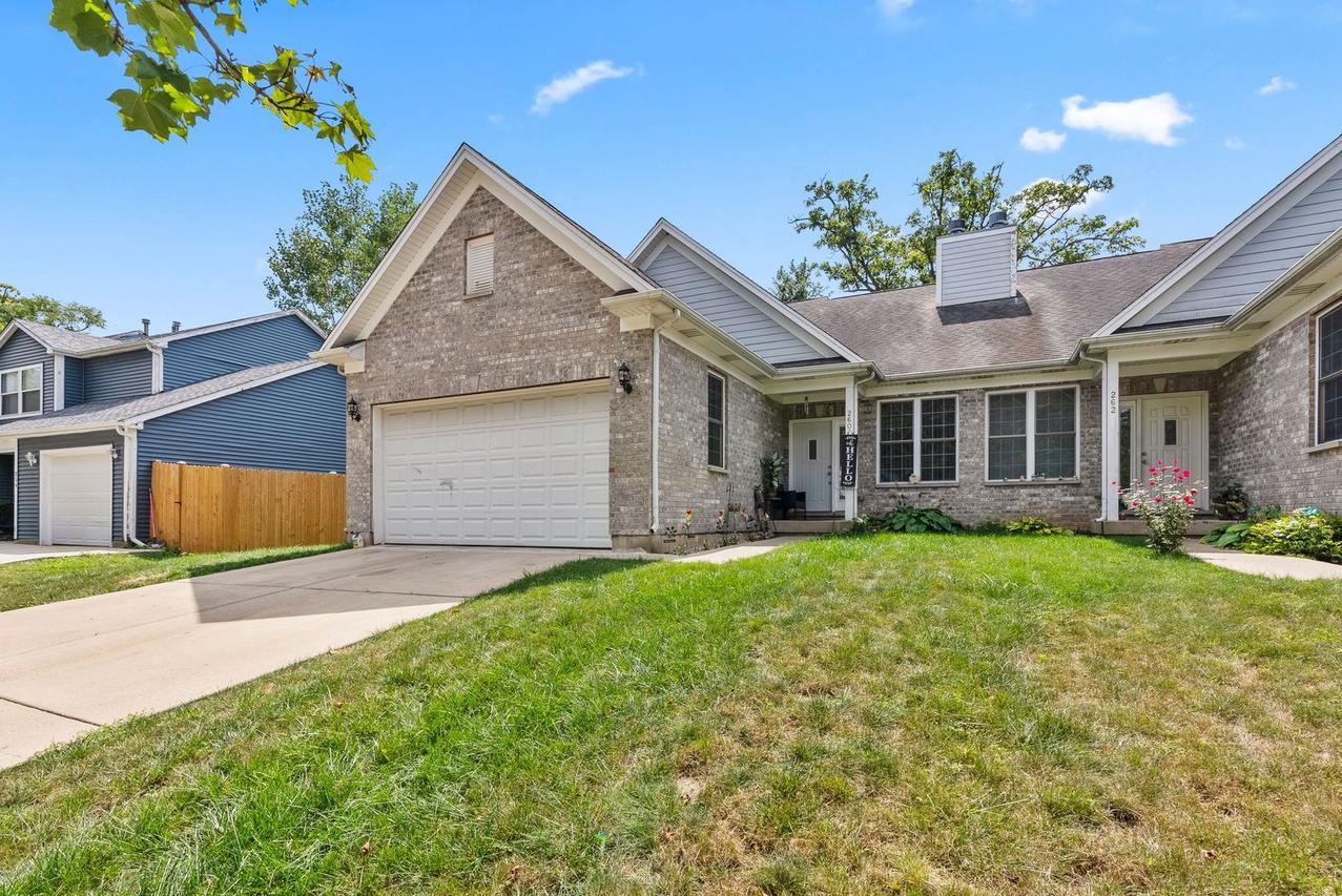 260-262 Chaparral Cir., Elgin, IL 60120