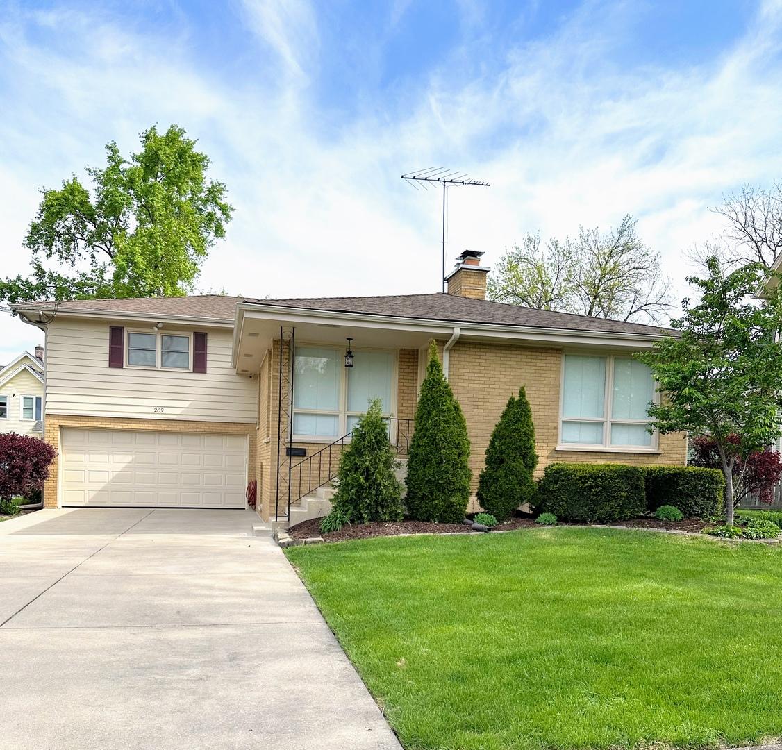 209 E Union Ave., Wheaton, IL 60187