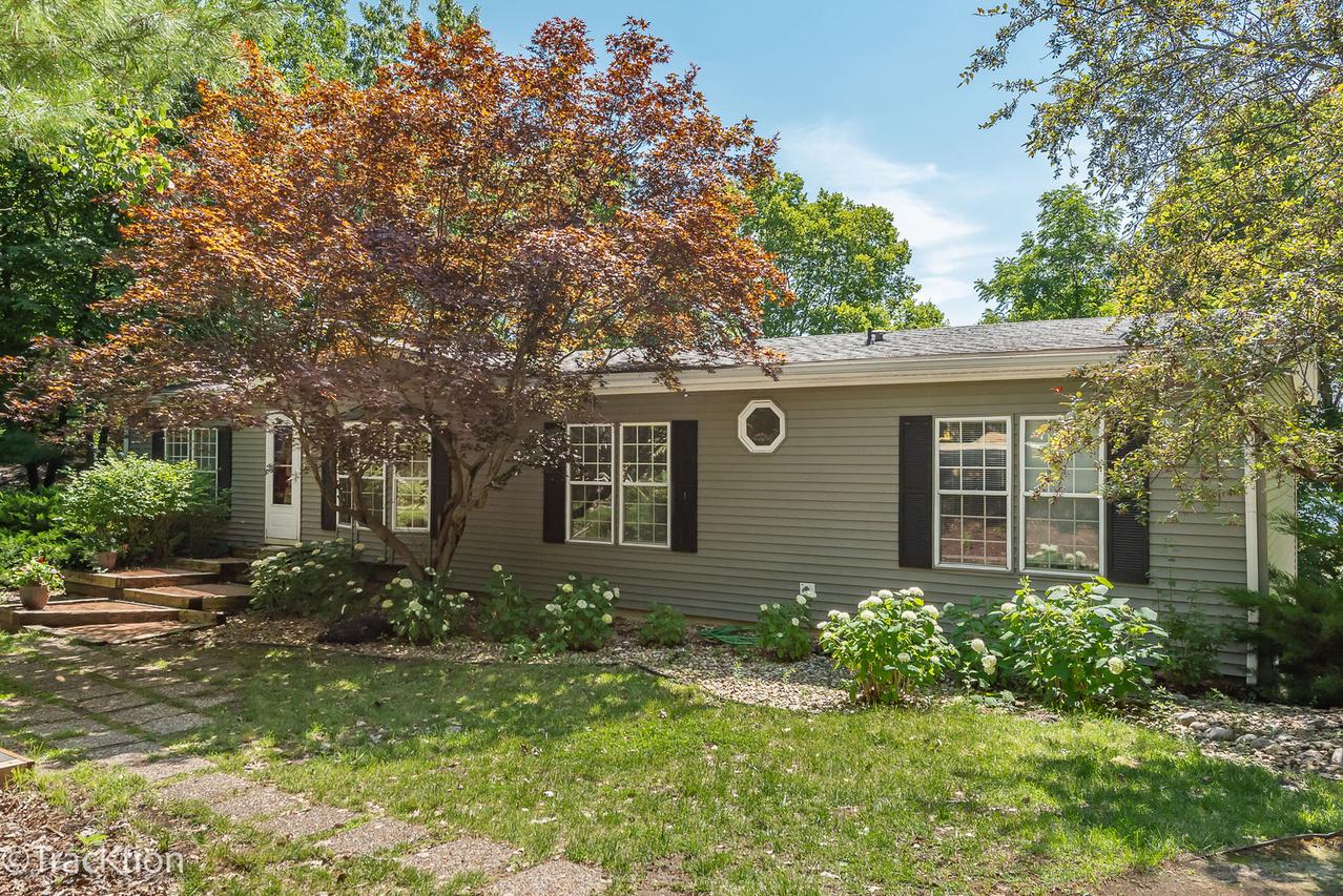 38 Magnolia Dr., Putnam, IL 61560