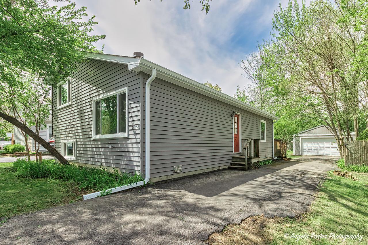 782 N Hainesville Rd., Round Lake, IL 60073