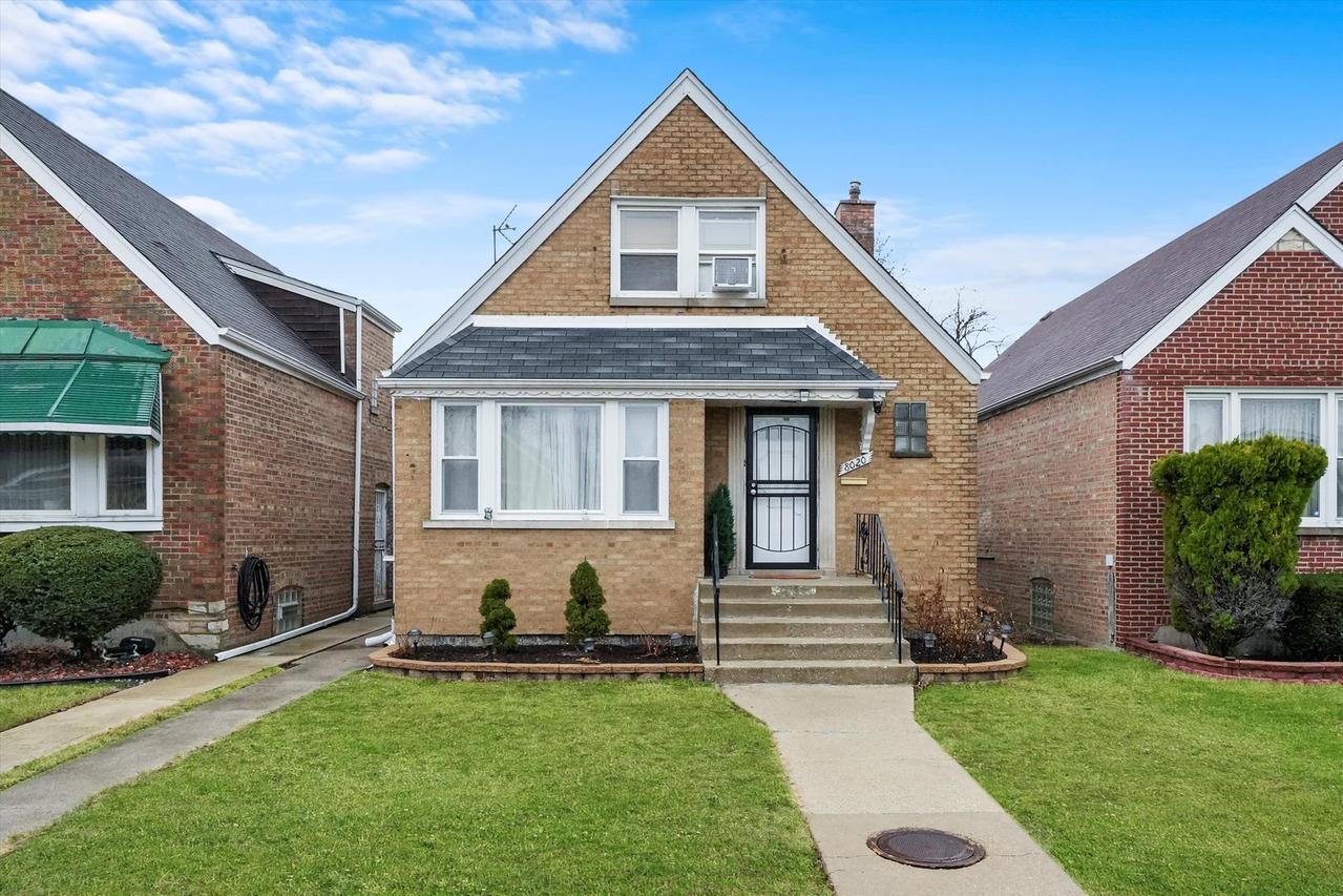 8020 S Mozart St., Chicago, IL 60652