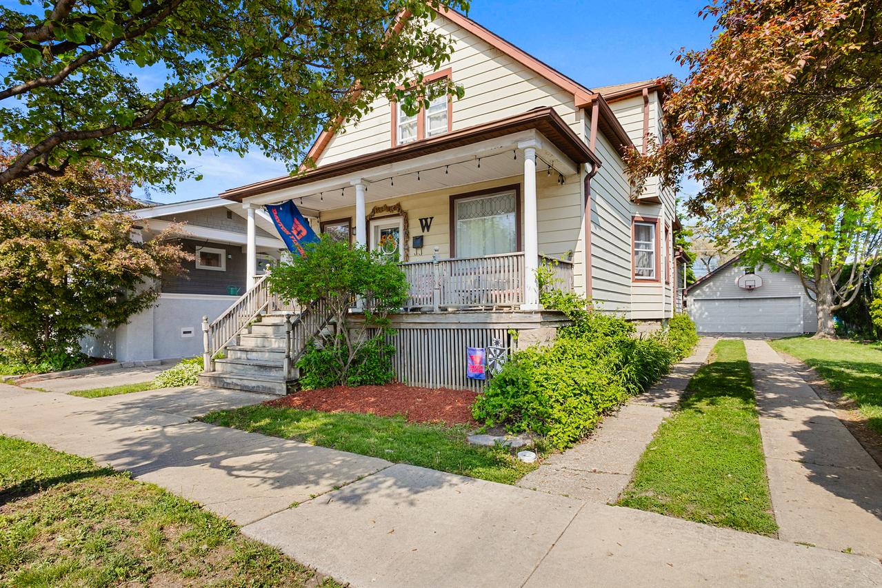 4033 Prairie Ave., Brookfield, IL 60513