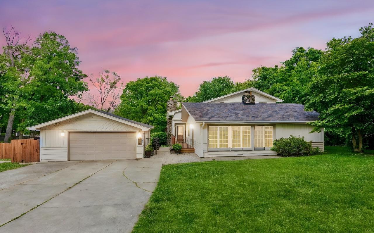 12811 S 82nd Ct., Palos Park, IL 60464