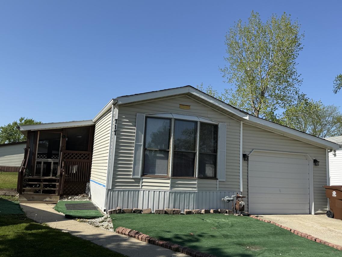 717 Thorntree Ter., Matteson, IL 60443