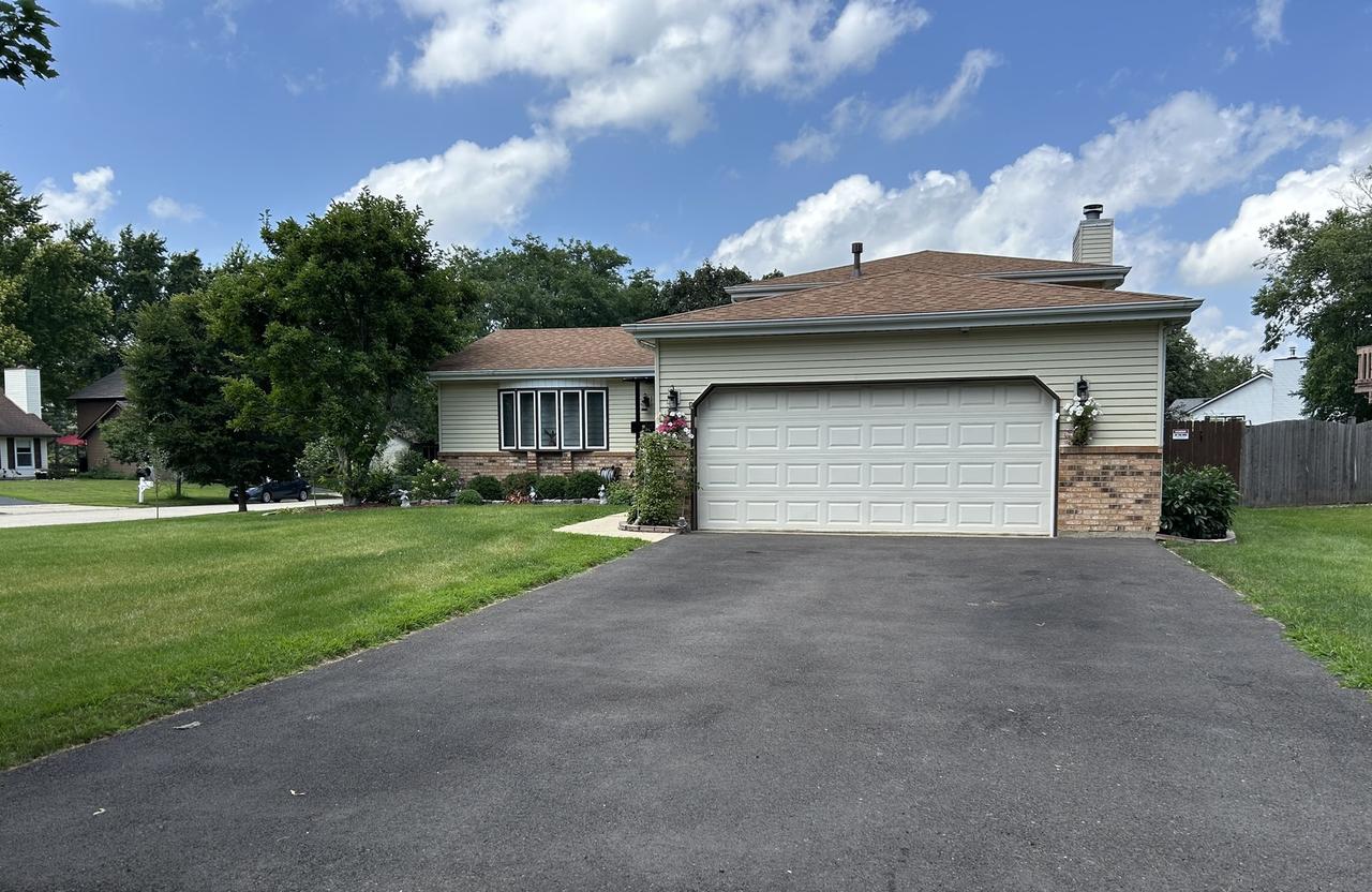 546 Lochwood Dr., Crystal Lake, IL 60014