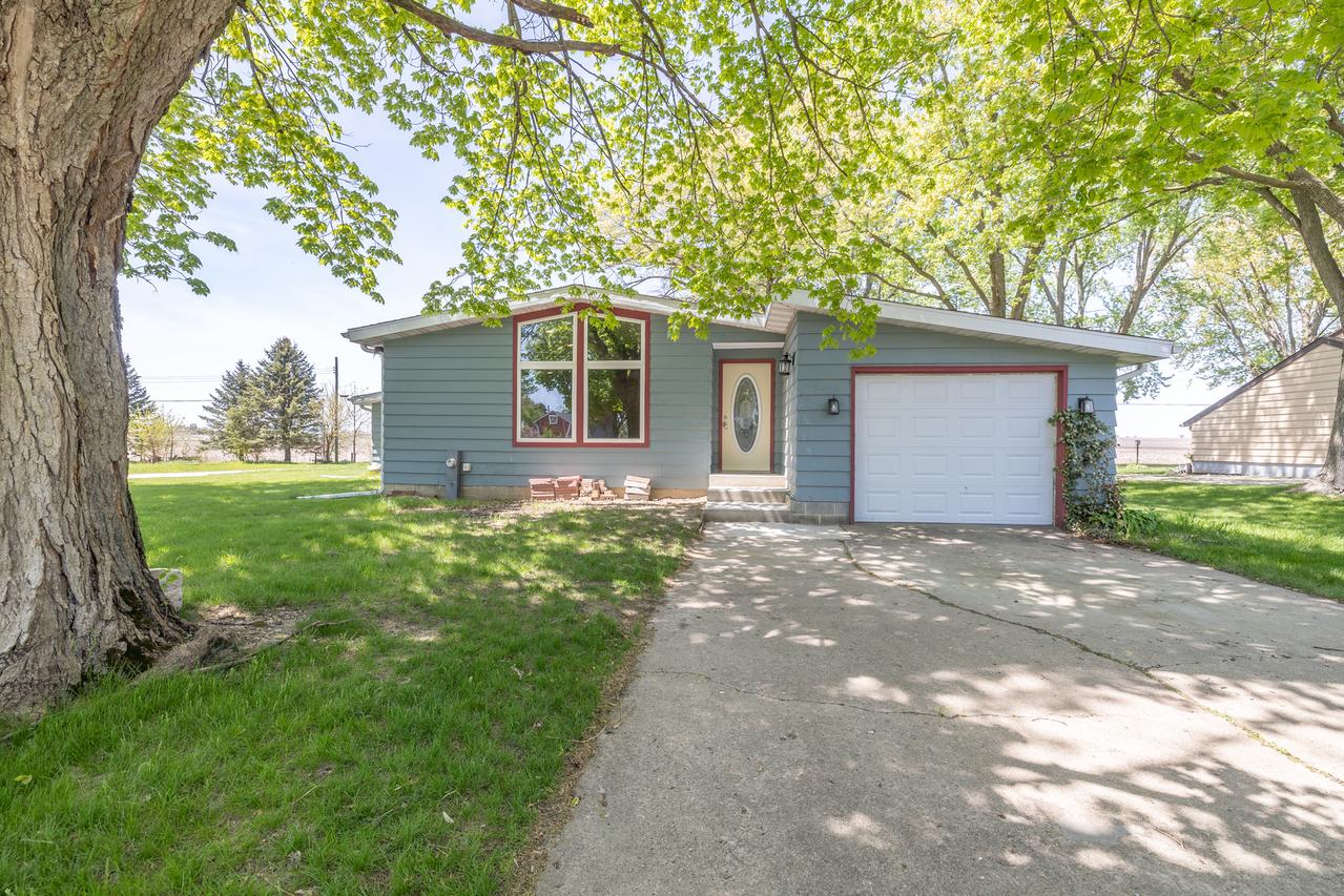 305 N Pine St., Waterman, IL 60556