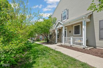247 Springbrook Tr., Oswego, IL 60543