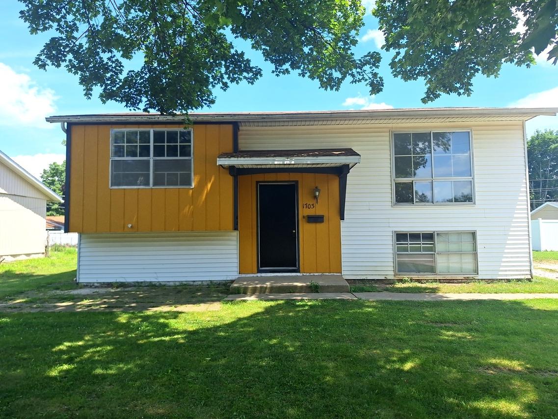1703 Florence St., Streator, IL 61364