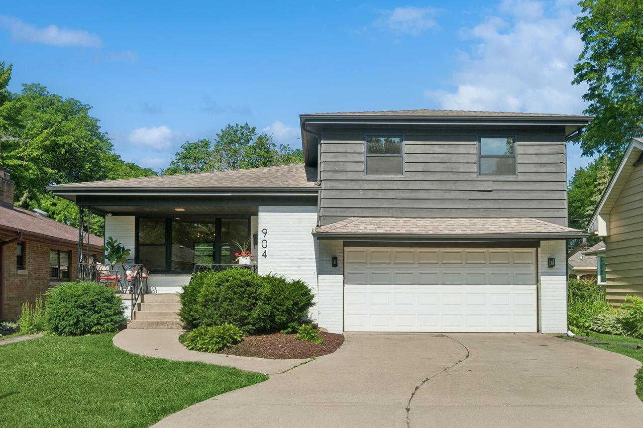 904 Florence Dr., Park Ridge, IL 60068