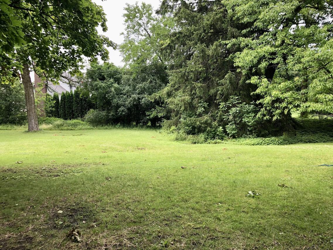 870 Woodbine Ln., Lake Forest, IL 60045