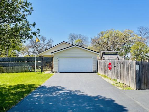 37078 N Helen Dr., Lake Villa, IL 60046