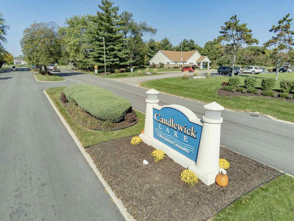 915 Candlewick Dr., Poplar Grove, IL 61065