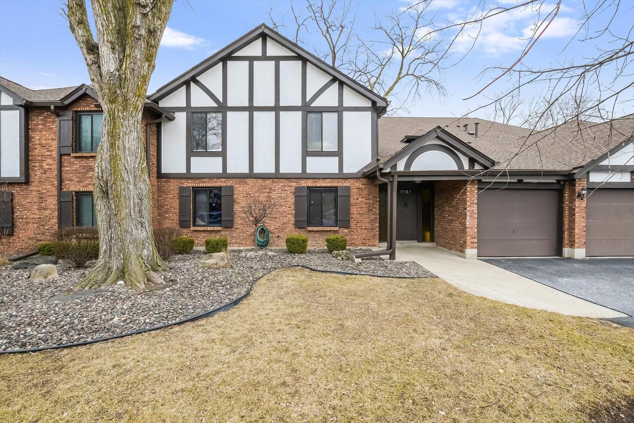 11151 Cottonwood Dr. #19C, Palos Hills, IL 60465