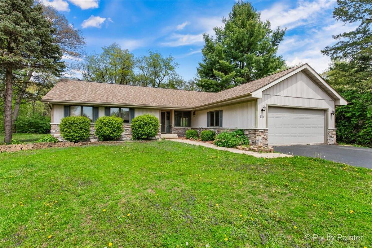 118 Centralia Pl., Poplar Grove, IL 61065