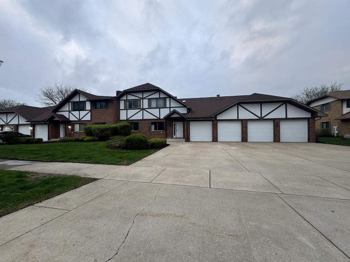 213 Walters Ln. #2A, Itasca, IL 60143