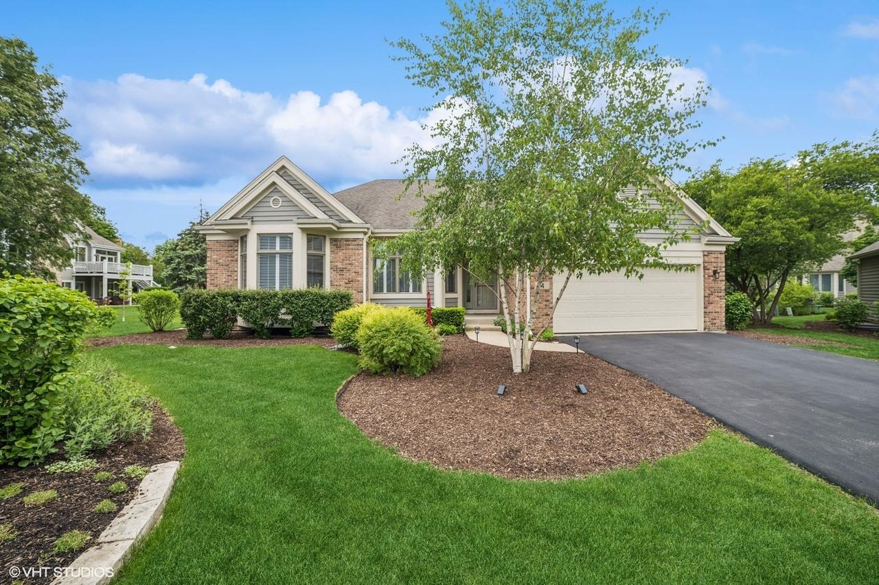 4 Biltmore Ct., Lake In The Hills, IL 60156