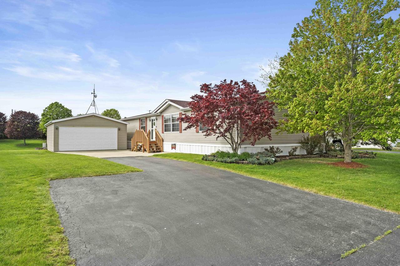 56 Drake Ln., Beecher, IL 60401