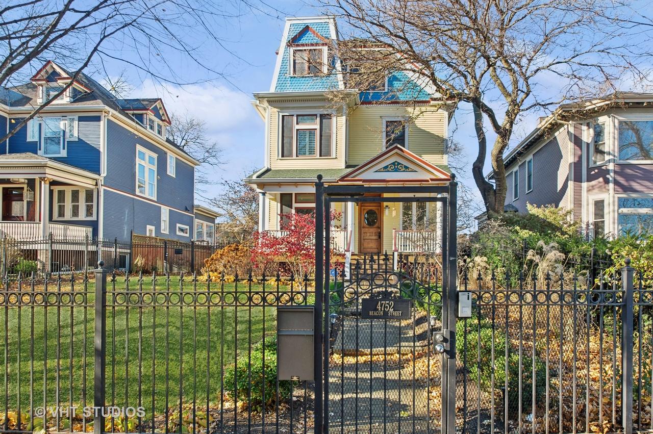 4752 N Beacon St., Chicago, IL 60613