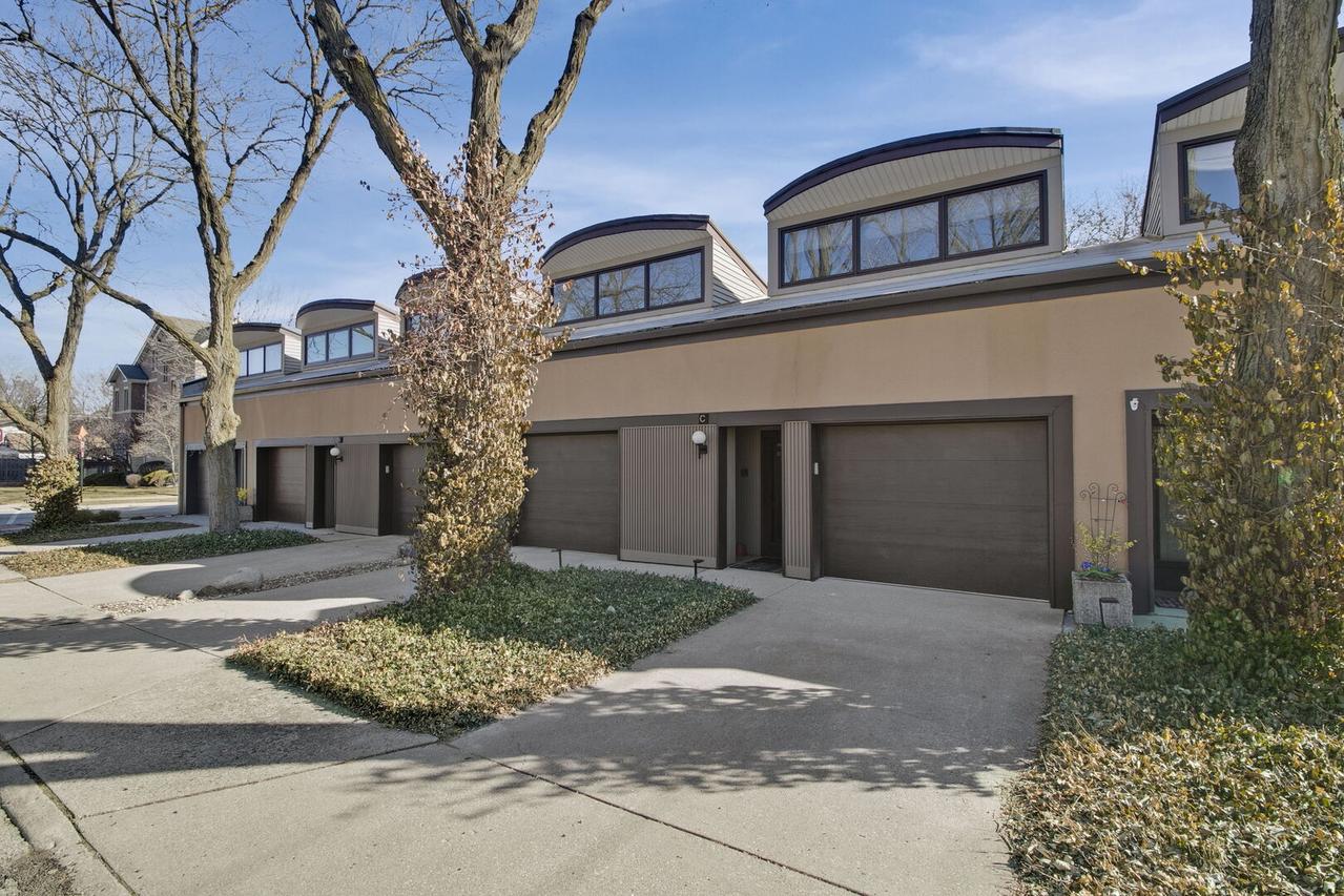 241 E Burlington St. #C, Riverside, IL 60546