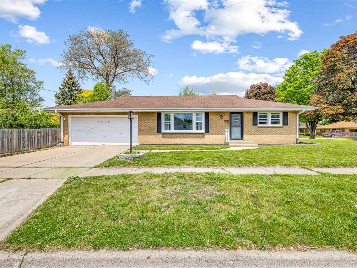 3916 Dempster Ave., Rockford, IL 61108