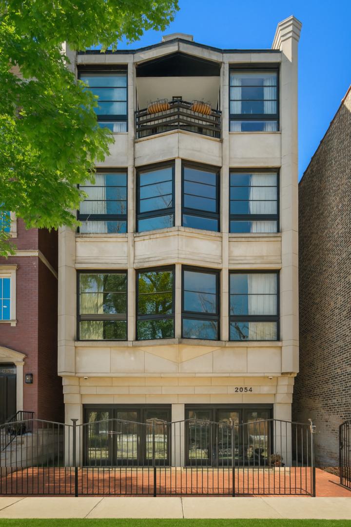 2054 N Mohawk St., Chicago, IL 60614