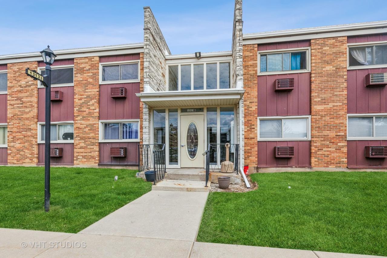 1313B S Rebecca Rd. #215, Lombard, IL 60148