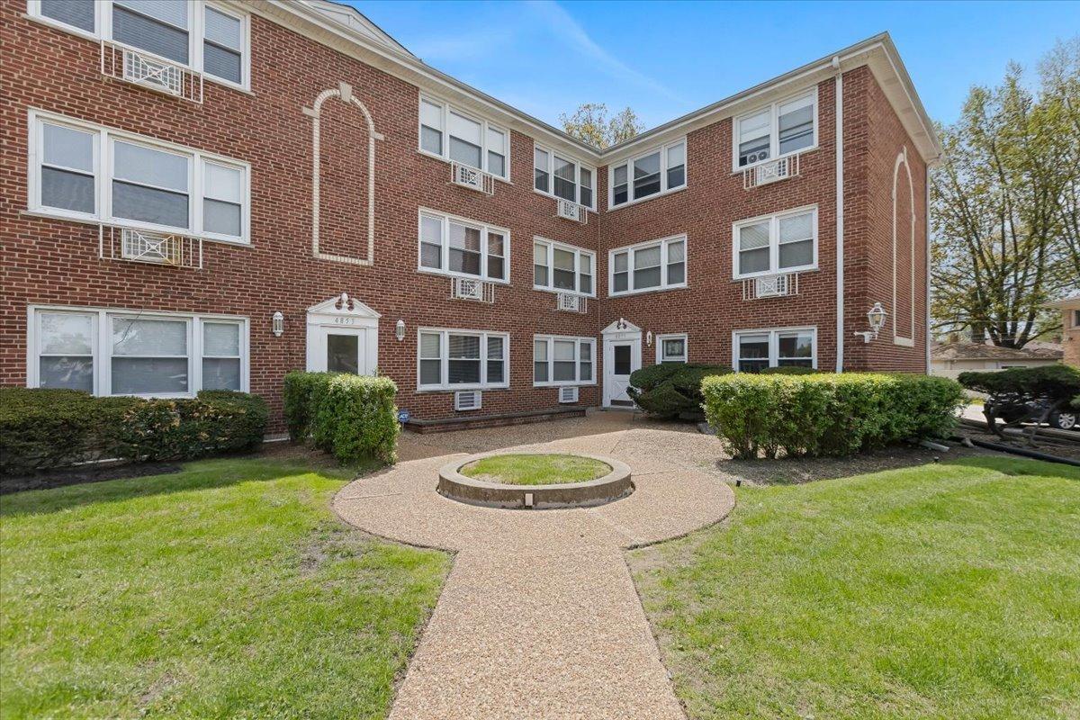 4855 Dobson St. #104, Skokie, IL 60077