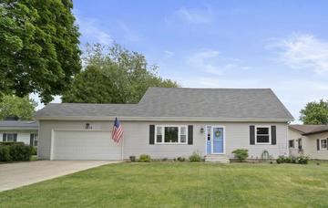 1602 Pebblewood Dr., Sycamore, IL 60178