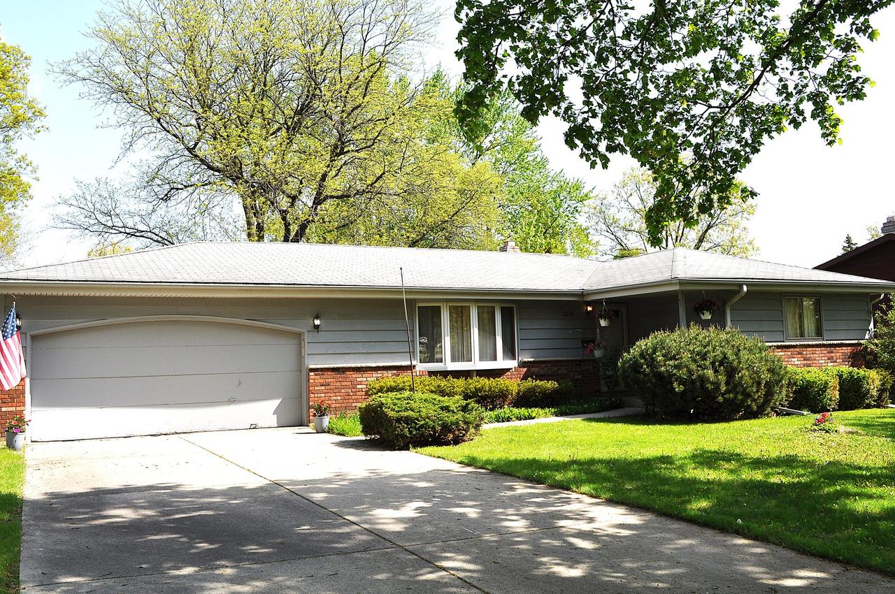 2016 Lin Lor Ln., Elgin, IL 60123