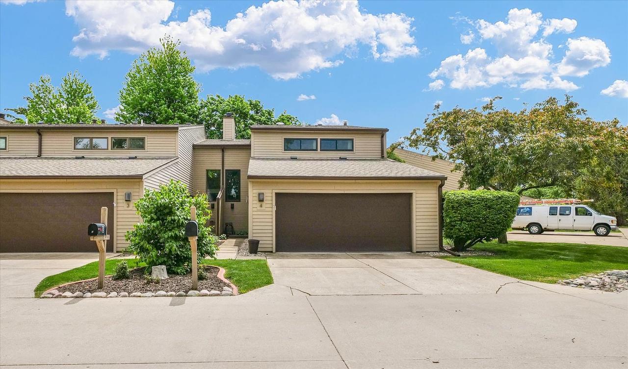 4 Briar Hill Cir., Champaign, IL 61822