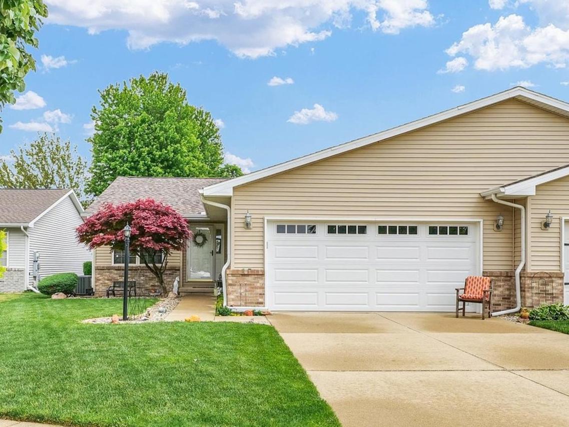 704 B Phlox Dr., Savoy, IL 61874