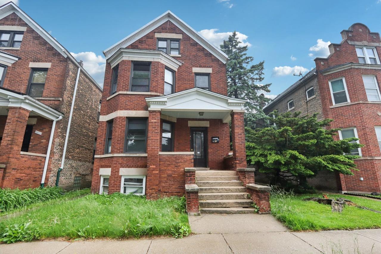 8548 S Manistee Ave., Chicago, IL 60617