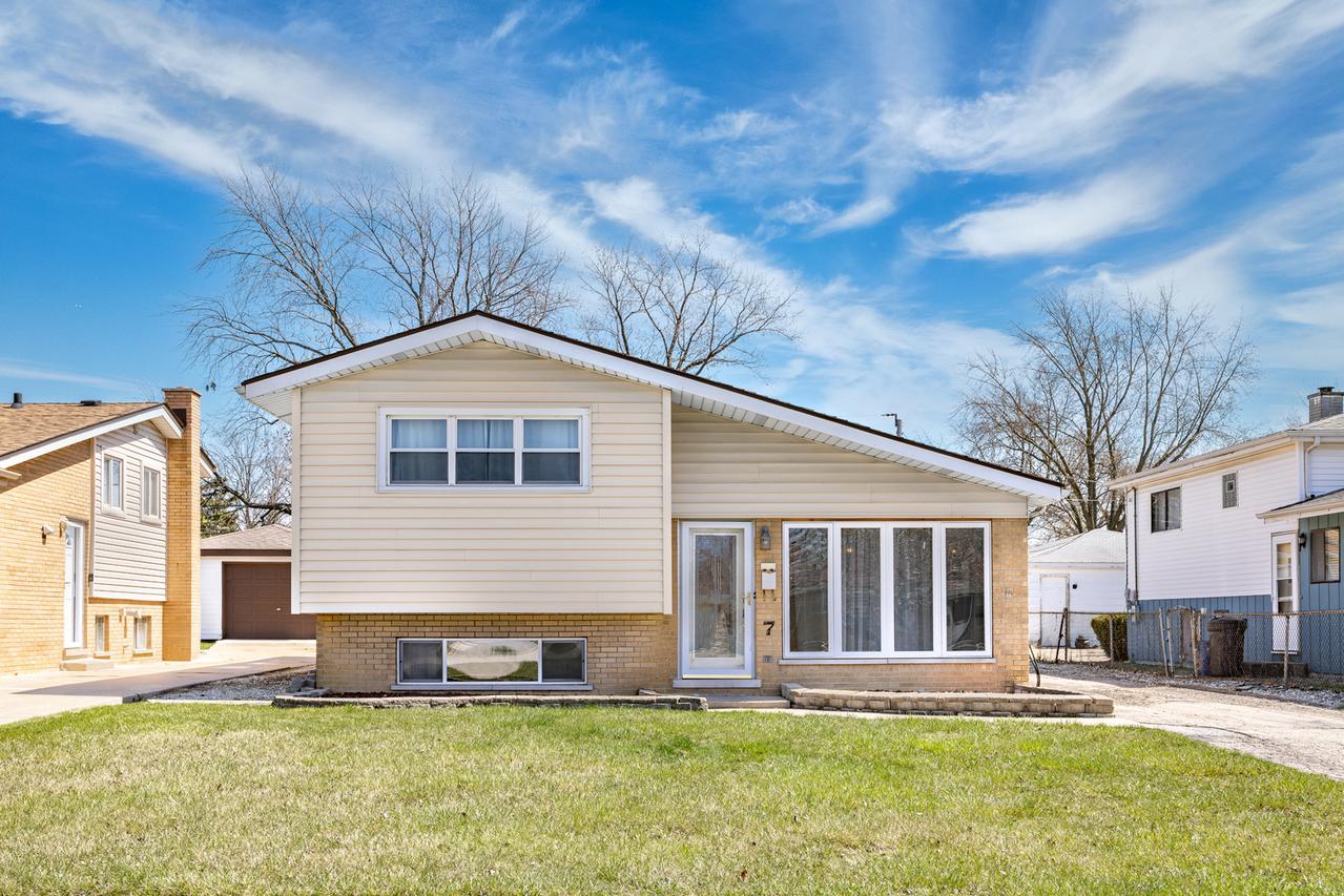 7 N School St., Addison, IL 60101