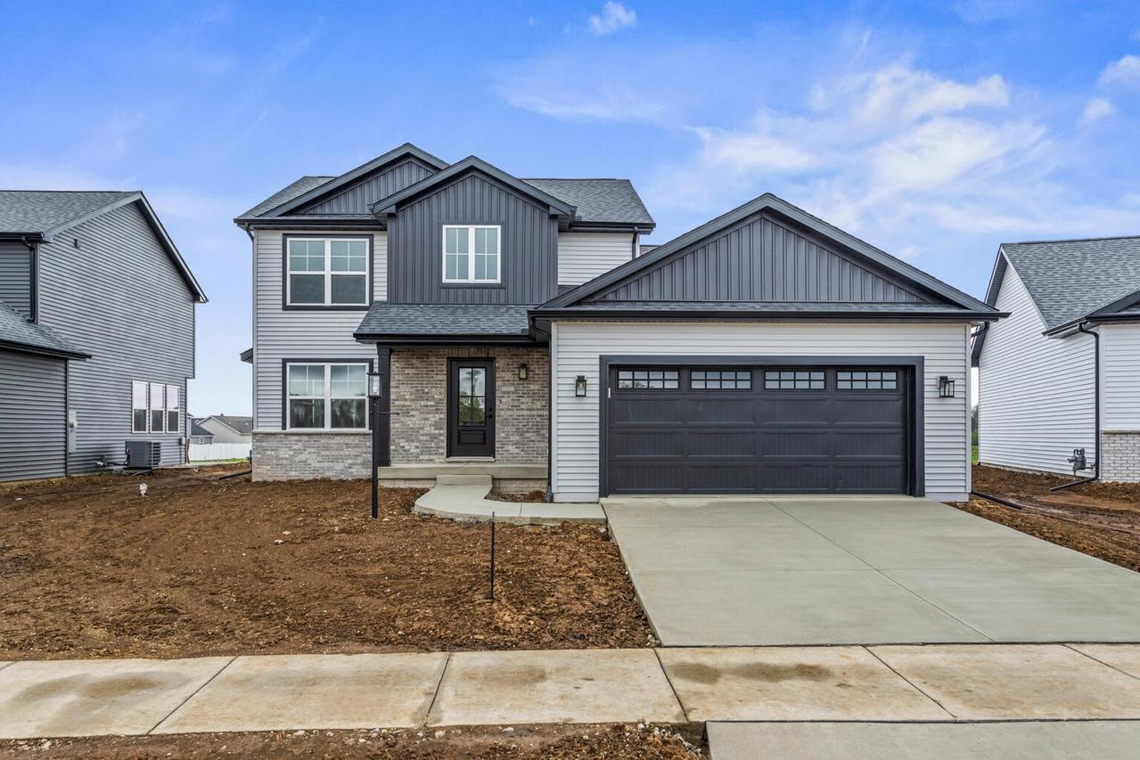 12 Meadow Dr., Monticello, IL 61856
